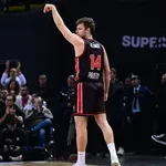 Ιστορική κορυφή για Βεζένκοφ στον Ολυμπιακό – Ξεπέρασε τον Σπανούλη! (video)