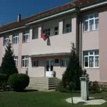 Dok se poljoprivrednici bore za opstanak, u Bresničkoj školi opet smena direktora