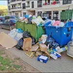 Kontejneri pretvoreni u mini deponiju