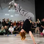 Elma Ćehić (b-girl Ginger). Svetovna prvakinja v breakingu. Ples je trenutno najpomembnejša stvar v mojem življenju. Je moj hobi in obveza!