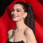 Anne Hathaway je končno razjasnila govorice o »očitnem lepotnem posegu«