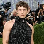 Modna revolucija ali le zmedenost v glavi? Connor Storrie na Met Gala