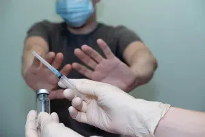 Zdravstvena ministrica pozvana k objavi podatkov o presežnih smrtih zaradi Covid 'cepiv'