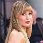 Jennifer Lawrence potrdila, da je šla po dveh porodih ne plastične operacije