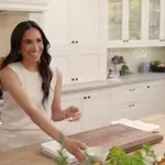 Meghan Markle zaradi snobovskega obnašanja komaj dobila služinčad