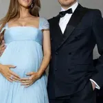 Priljubljena manekenka Victoria's Secret presenetila s prvo nosečnostjo