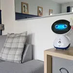 Za ranljive in starejše ljudi v Veliki Britaniji »skrbijo« roboti