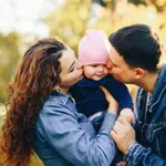 Varna navezanost: razvojni temelj psihične stabilnosti in zmožnosti za bližino