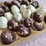 Бонбони от сушени сливи и фурми