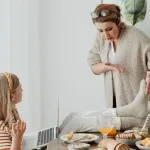 Какво се случва в мозъка на тийнейджър, когато родител го критикува?