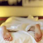 Защо спането по корем е вредно?