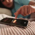 Snooze бутонът: малкият враг на големия сън