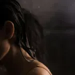 Какво е „тъмен душ“ и защо всички говорят за него?