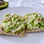 Хапки с авокадо и рулца от раци