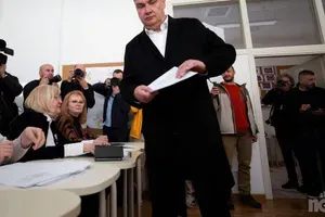 Na Hrvaškem volitve: pred volišči dolge vrste, slovenska manjšina brez kandidata (FOTO)
