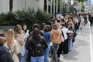 Izredno stanje v Ljubljani: razkrivamo, zakaj Slovenke čakajo v vrsti (FOTO)