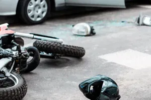 Na Idrijskem se je huje poškodovala sopotnica na motornem kolesu