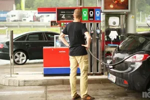 Se v torek obeta konkretna sprememba cen goriv?