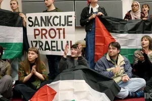 Študenti zasedli FDV: »Ne bomo pustili, da dejanja sionistične tvorbe Izrael potonejo v pozabo!« (FOTO)
