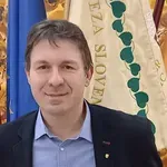 Boštjan Noč, predsednik Čebelarske zveze Slovenije: Umetni med se sploh ne sme imenovati med!