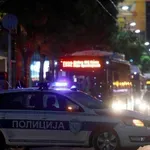 Filmska aretacija v središču Beograda. Mamila frčala skozi okno avta ...