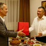 Mnogi još uvek greše: Ovo je poklon koji nikada ne smete odneti na slavu