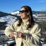 Odiše luksuzom, lako se uklapa i osvežava svaku zimsku kombinaciju: Najtraženiji kaput sezone Ana Ivanović ovako kombinuje FOTO