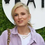 Nevena Božović u prvoj šetnji sa sinom: Tu je i starija sestra i preslatka je FOTO