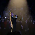 Ćerka Vlada Georgieva zvezda tatinog koncerta: Istrčala na binu i skočila mu u zagrljaj FOTO