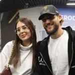 Anastasija i Nemanja Gudelj presrećni stigli u Beograd, osmeh sa lica ne skidaju FOTO