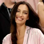 Elegantno, jednostavno i glamurozno: Manikir Irine Šajk je glavni trend zime