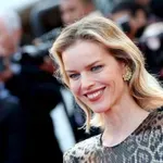 Napravljen sa 4 vrste hijaluronske kiseline, ovaj prirodni tretman protiv starenja popunjava bore za samo 1 minut