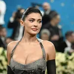 Ove zime zasijajte kao Kajli Džener: Novi mejkap trend koji je osvojio svet lepote