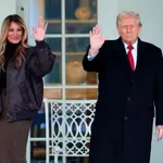 Manolo Blahnik cipele, pencil suknja i bomber jakna: Melanija Tramp u kežual elegantnom izdanju