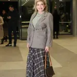 Suzana Mančić nosi suknju u hit printu - Evo gde je možete pronaći za 8.000 dinara