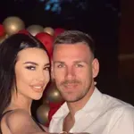 Trendseterka od malih nogu! Ćerka Kaće Grujić i Marka Gobeljića u neodoljivom stajlingu, jaknicu sve mame žele za svoje princeze FOTO