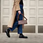 Zaboravite na modne greške: Uz farmerke sa širokim nogavicama najbolje se uklapa samo jedna boja obuće