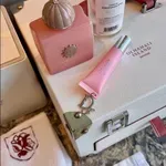 Trešnja, vanila i liker ruže: Biljana Tipsarević nosi luksuzni parfem od 400 evra