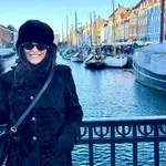 Dužina i boja su pun pogodak: Kako Mia Bjelogrlić nosi najpopularniji odevni komad ove zime FOTO