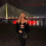 Fotografija iz noćnog provoda: Smelo modno izdanje Atine Tošić podiglo prašinu na mrežama