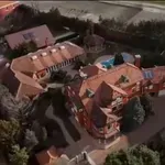 Tursko kupatilo, bazen i kuća za poslugu: Šta se sve nalazi u okviru porodične vile Lepe Brene na Bežanijskoj kosi