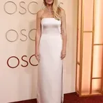 Kažu da se gore obučena žena nije pojavila na Oskaru: Gvinet Paltrou posle 11 godina na prestižnoj ceremoniji, haljina o kojoj bruji svet FOTO