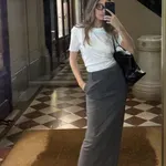 Vizuelno izdužuje figuru, nepogrešivo se kombinuje uz sve: Najmodernija suknja za proleće 2026