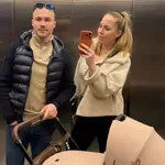 Najslađi prizor dana: Tara Sofronijević u prvoj šetnji sa mamom i tatom FOTO