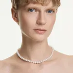 Biseri su se vratili na velika vrata: Nosite ih kao En Hatavej u „Đavo nosi Pradu 2“