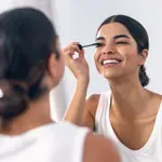 Velika greška koju sve žene prave pri skidanju maskare: Trik od 20 sekundi rešava problem