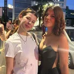 Najlepša maturantkinja: Mlađa ćerka Nele Mihailović očarala u balskoj, crnoj haljini FOTO