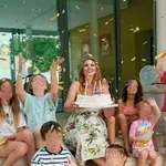 Bojana Barović oduvala 43 svećice sa torte, a malo ko zna koliko je starija od Nikole