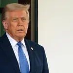 «Η Κριμαία θα μείνει στη Ρωσία» λέει ο Τραμπ και κατηγορεί την Ουκρανία για την έναρξη του πολέμου