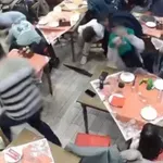 Αλεξανδρούπολη: Η στιγμή που ανεμοστρόβιλος χτυπάει εστιατόριο γεμάτο με κόσμο (ΒΙΝΤΕΟ)